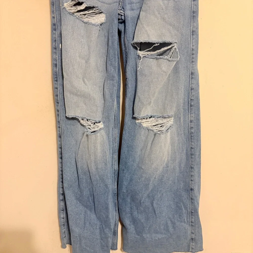 Hollister High-Rise Extreme Baggy Distressed Light Wash Jeans W26 L32